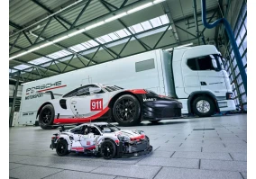 Авто-конструктор Lego TECHNIC Porsche 911 RSR (42096)