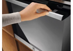 Духовка электрическая Electrolux EOE8P38X