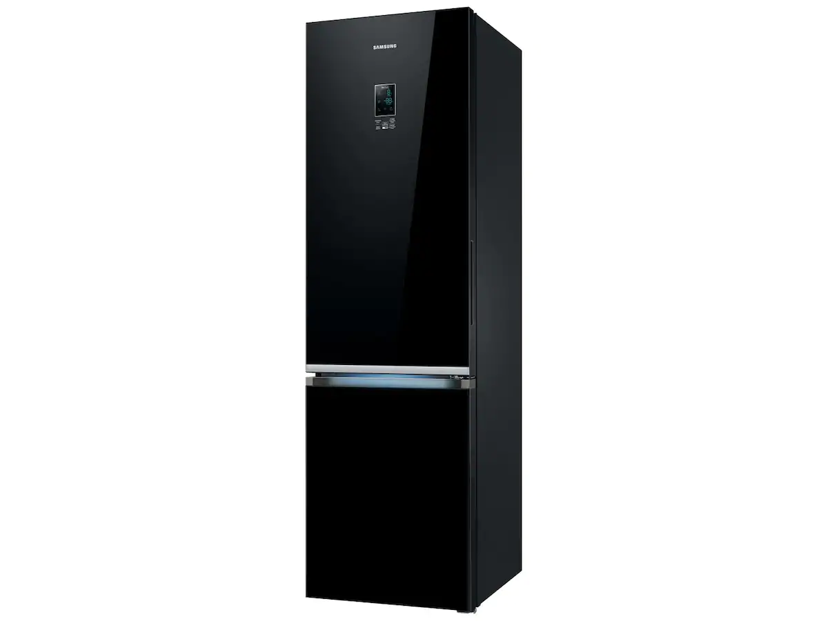 Холодильник черный с морозильником